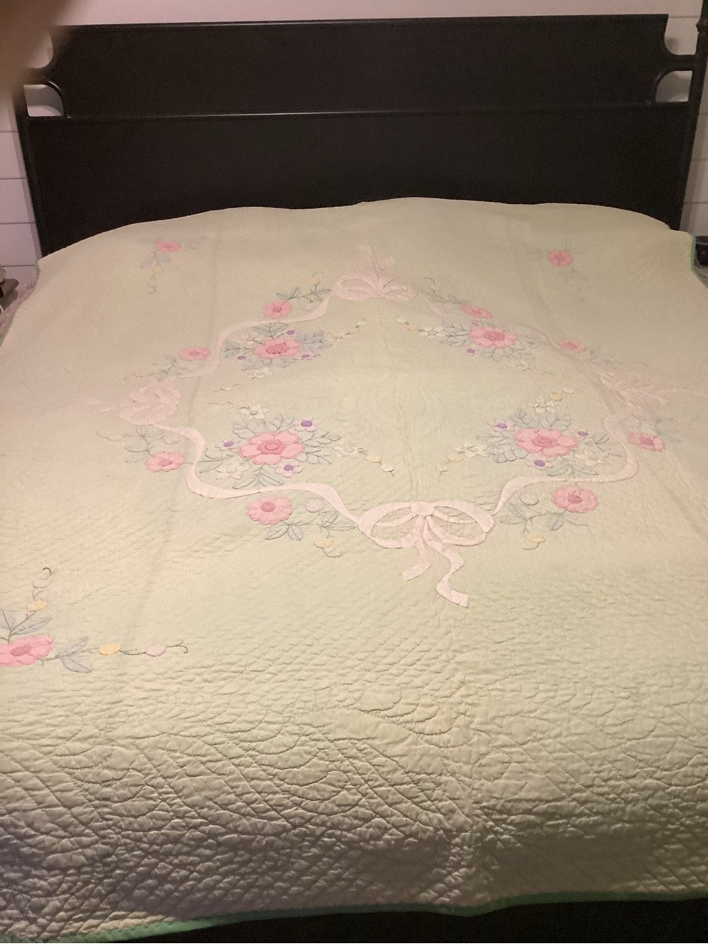 Antique Professional Hand Made Quilt - Picture 2 of 4